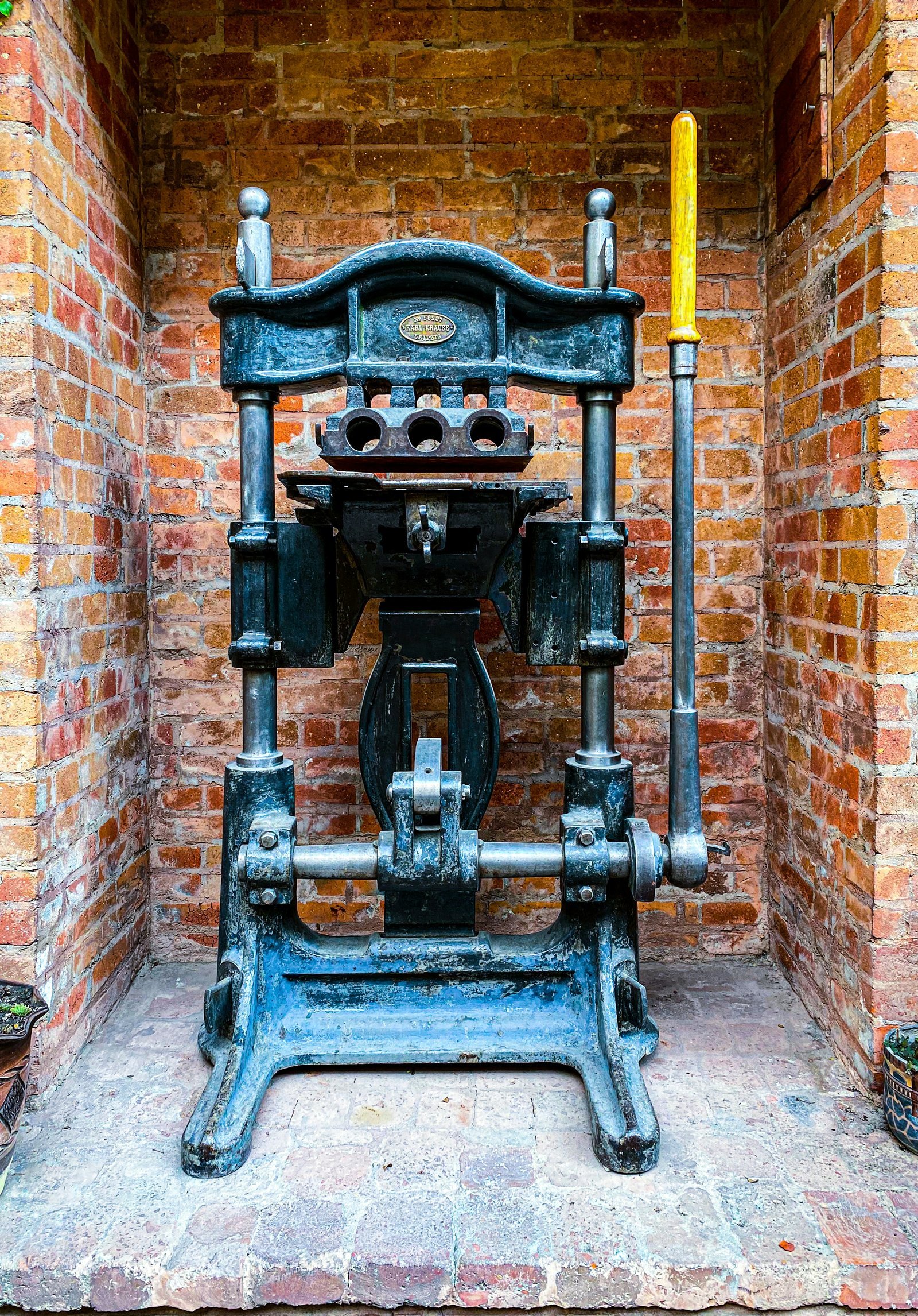 an old fashioned machine sitting in a brick building